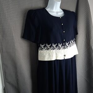 Peri Petites Dress Womens‎ 12P Navy White Embroidered Midi Short Sleeve Made USA